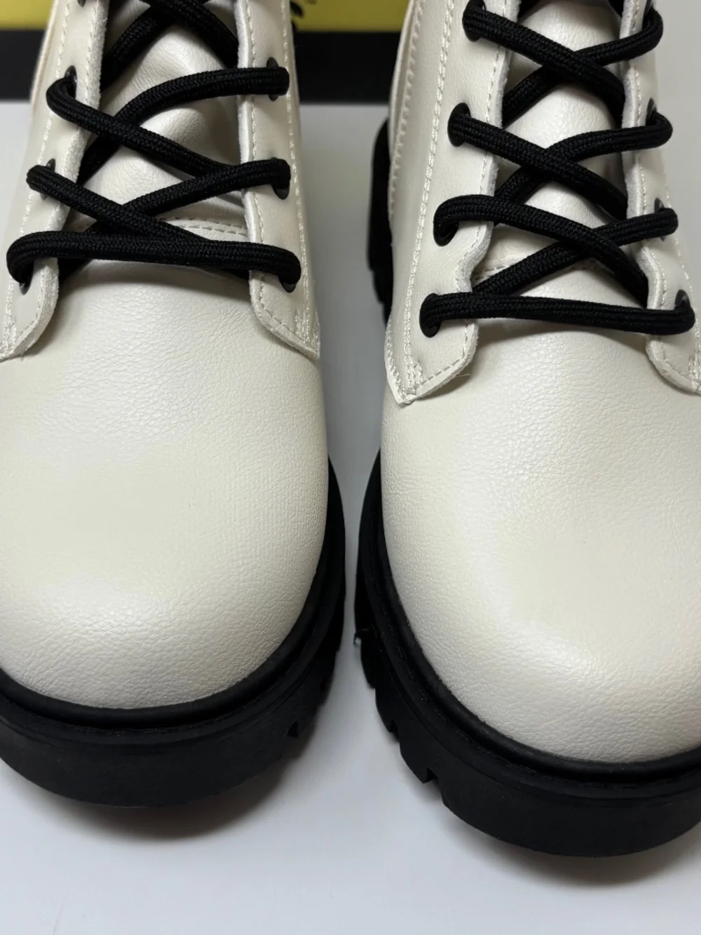 Art Class Girls Size 2 Khari Zip Up Boots Cream Faux Leather Black Lug Soles NEW
